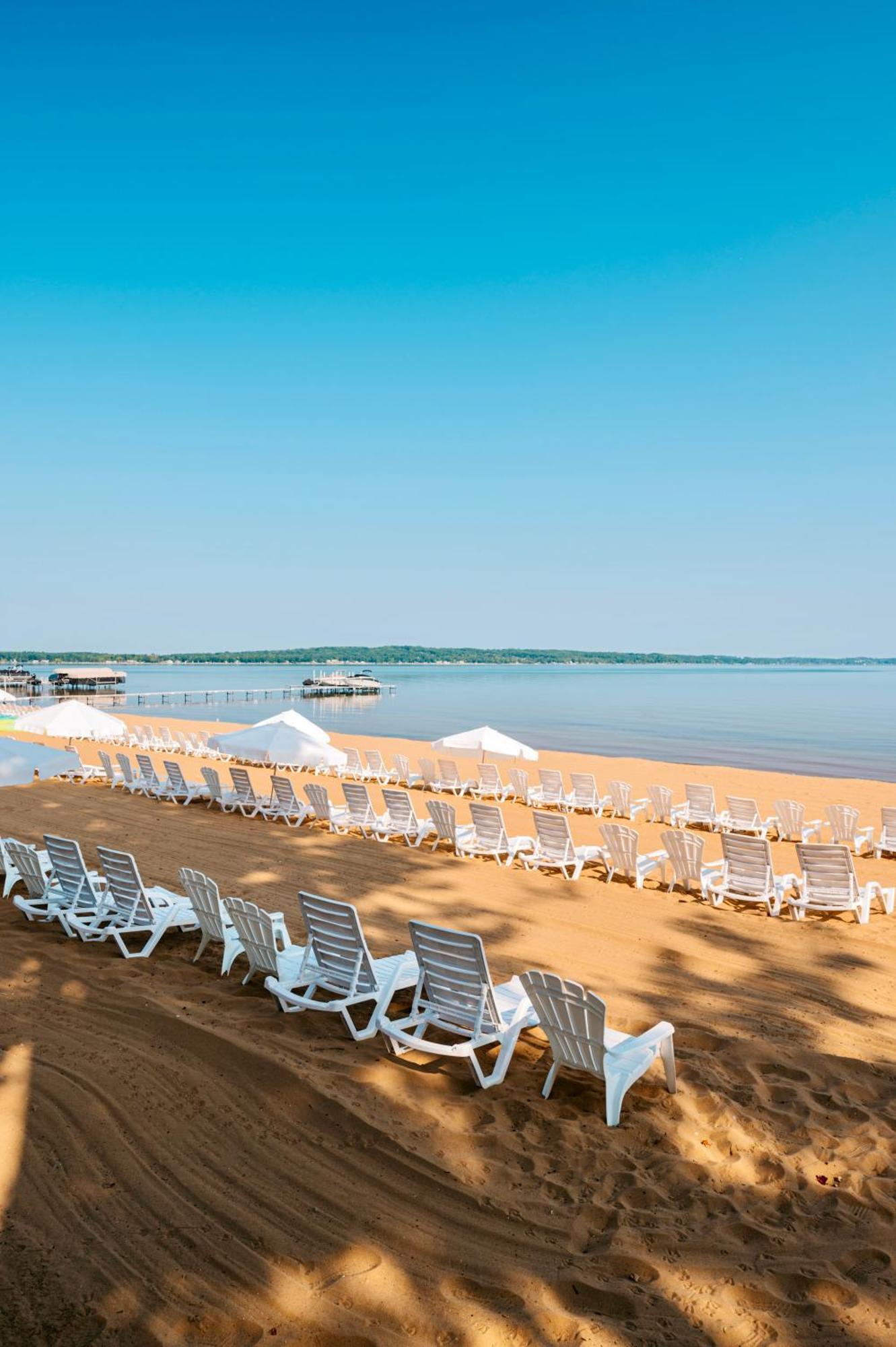 Grand Beach Resort Hotel Traverse City Exterior photo