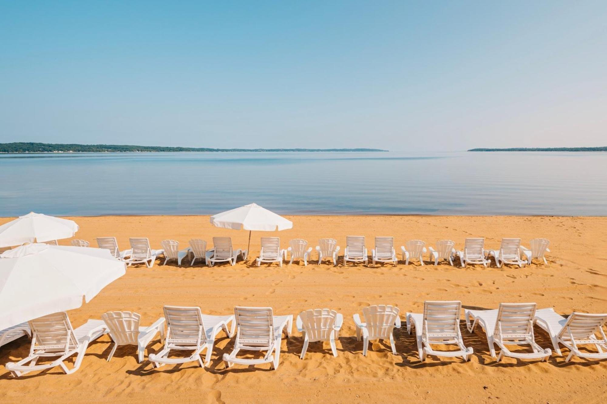 Grand Beach Resort Hotel Traverse City Exterior photo