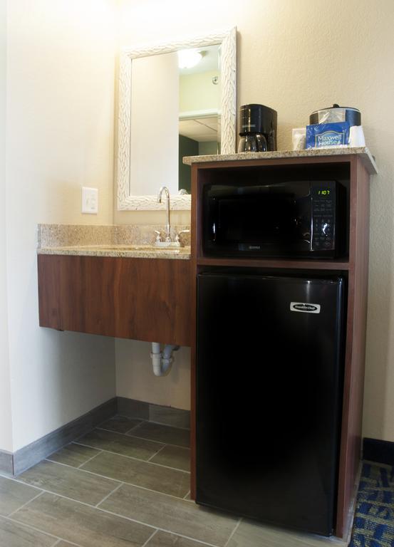 Grand Beach Resort Hotel Traverse City Room photo