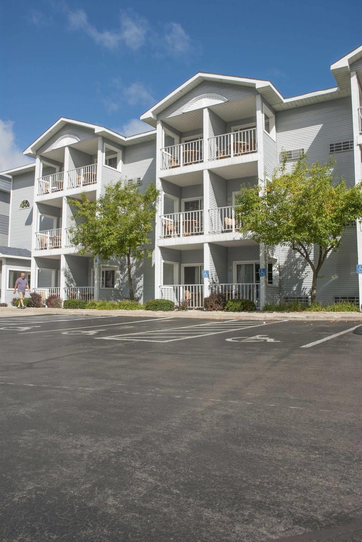 Grand Beach Resort Hotel Traverse City Exterior photo