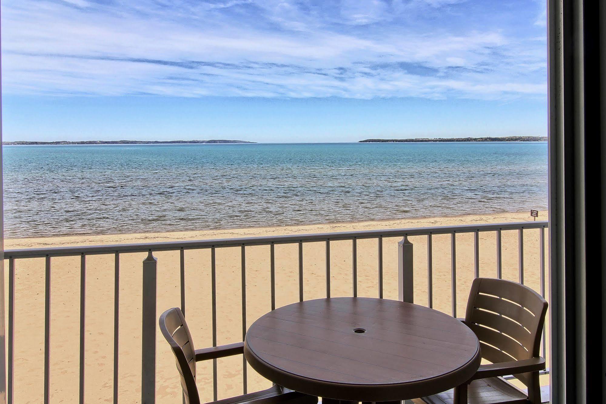 Grand Beach Resort Hotel Traverse City Exterior photo