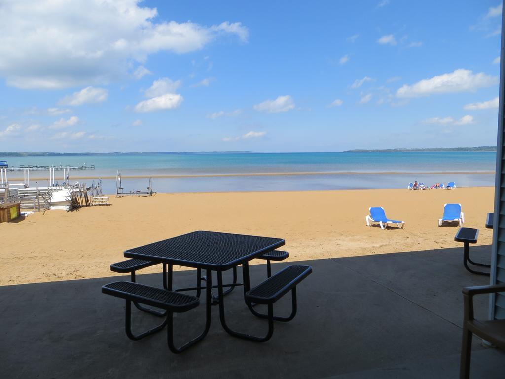 Grand Beach Resort Hotel Traverse City Exterior photo
